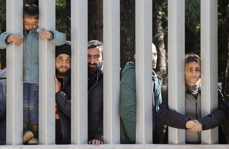 Πολωνία: Η κυβέρνηση κατηγορείται ότι «πουλούσε» βίζες σε χιλιάδες μετανάστες από την Ασία και την Αφρική