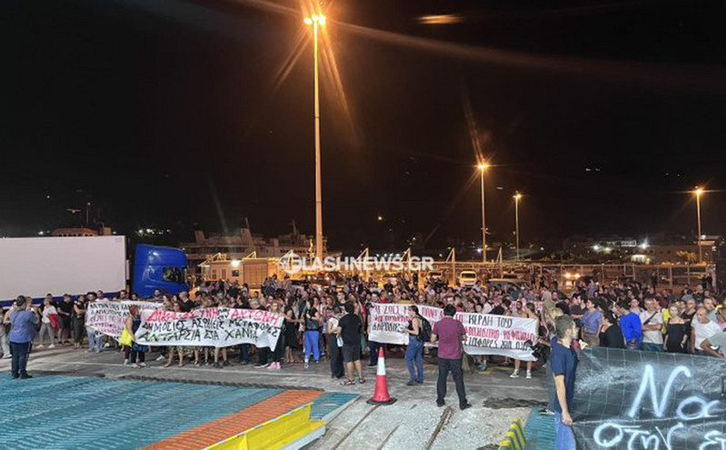 Χανιά: Μεγάλη διαμαρτυρία στο λιμάνι της Σούδας για τον Αντώνη και την τραγωδία στο Blue Horizon