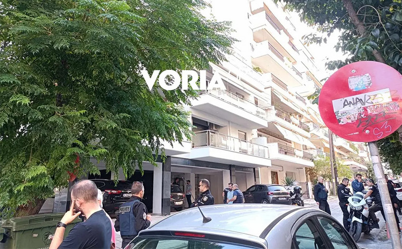 Έγκλημα στη Θεσσαλονίκη: Τα παιδιά πήγαν σχολείο, ο αστυνομικός σκότωσε την πρώην σύζυγό του και αυτοκτόνησε
