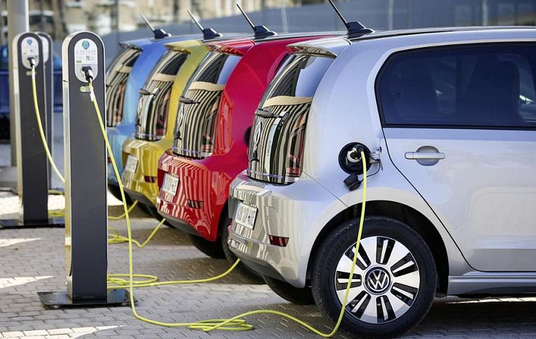 Οι αυτοκινητοβιομηχανίες μπορούν να πουλήσουν μικρά ηλεκτρικά αυτοκίνητα που θα στοιχίζουν μέχρι 25.000 ευρώ