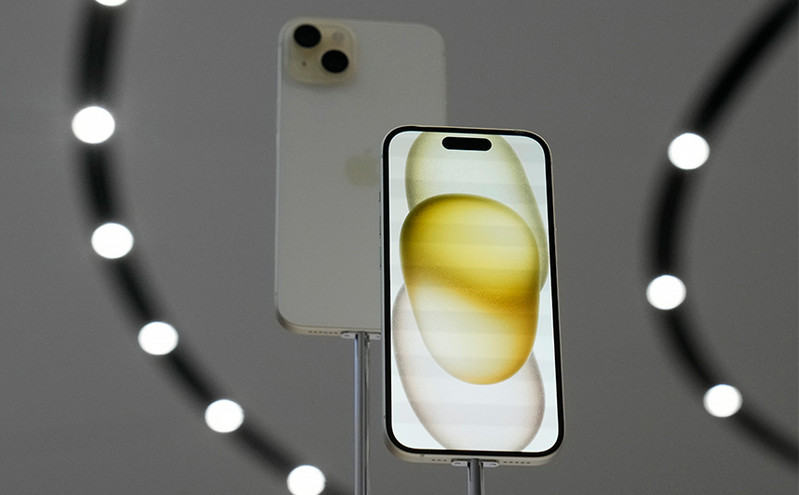 Νέα μπλεξίματα για την Apple &#8211; Το νέο iPhone 15 υπερθερμαίνεται