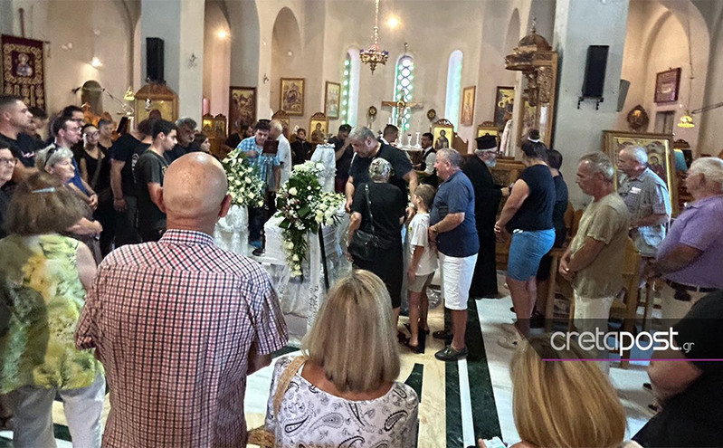 Ράγισαν καρδιές στην κηδεία του 36χρονου Αντώνη: «Έζησε αθόρυβα αλλά έφυγε εκκωφαντικά»