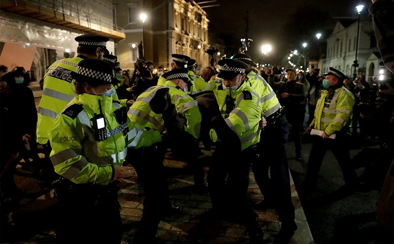 Η αστυνομία του Λονδίνου ζήτησε συγνώμη και κατέβαλε αποζημίωση σε γυναίκες που συνελήφθησαν στην ολονυκτία της Σάρα Έβεραντ