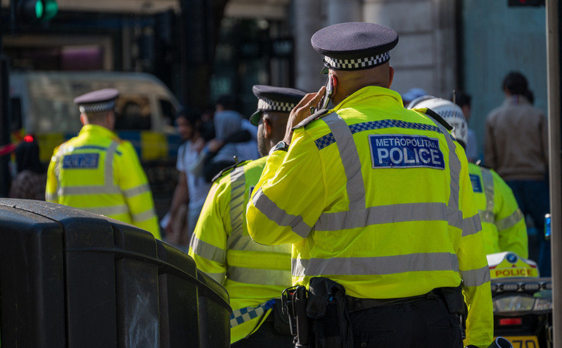 Χίλιοι αστυνομικοί του Λονδίνου τέθηκαν σε διαθεσιμότητα &#8211; Τα χρονικά των σκανδάλων