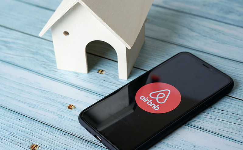 Ο CEO του Airbnb ζητάει να μειωθούν οι τιμές στα σπίτια &#8211; «Να είμαστε πιο ανταγωνιστικοί από τα ξενοδοχεία»