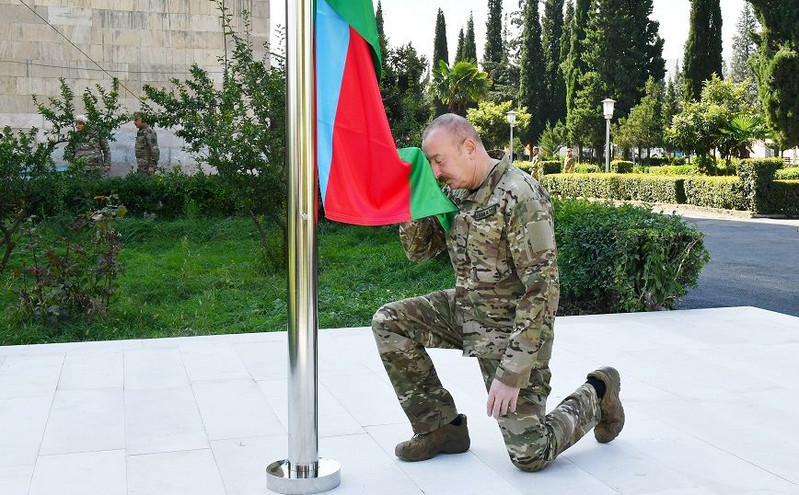 Ο πρόεδρος Αλίεφ ύψωσε τη σημαία του Αζερμπαϊτζάν στην πρωτεύουσα του Ναγκόρνο Καραμπάχ