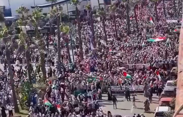 Χιλιάδες κόσμου διαδήλωσαν στη Καζαμπλάνκα στο Μαρόκο: «Σταματήστε τη γενοκτονία στη Γάζα», έγραφαν τα πανό