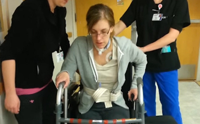 Έχασε το πόδι της από τη γρίπη και τώρα παροτρύνει τον κόσμο να εμβολιαστεί