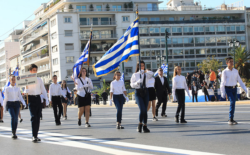 Φωτογραφίες από τη μαθητική παρέλαση στο κέντρο της Αθήνας για την 28η Οκτωβρίου