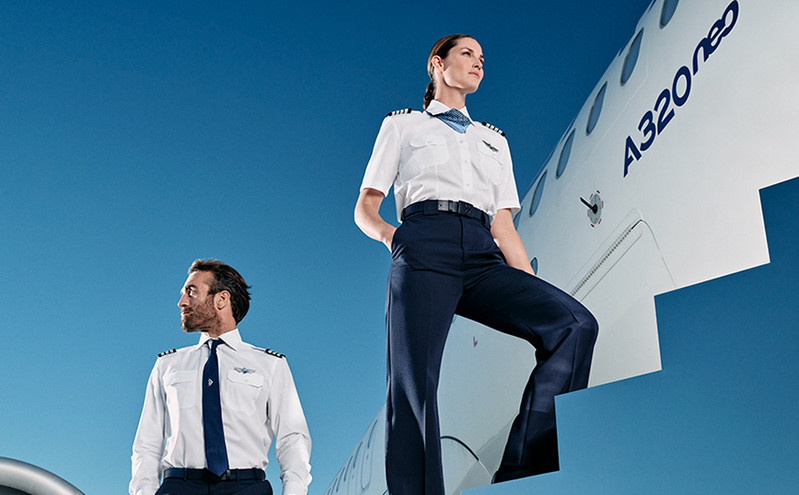 Αυτές είναι οι νέες στολές της Aegean για πιλότους και αεροσυνοδούς