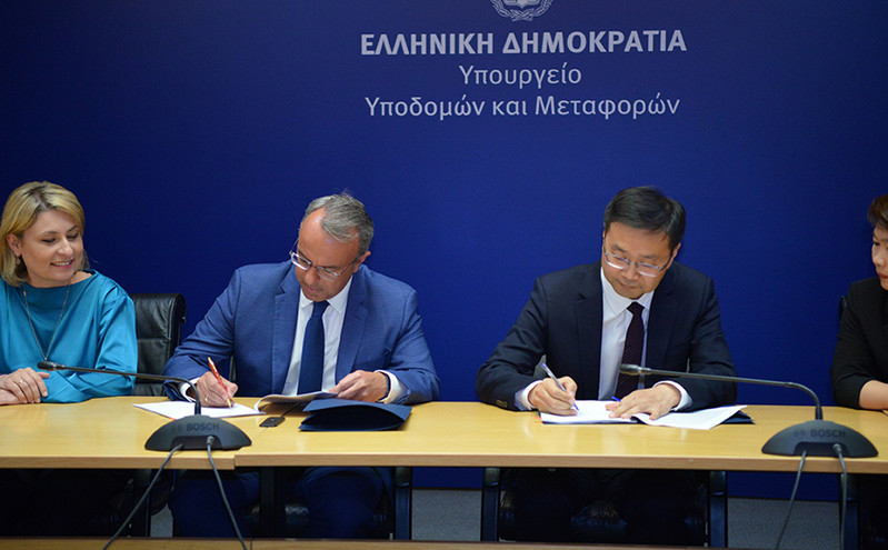 Σταϊκούρας: Υπεγράφη η σύμβαση προμήθειας 250 νέων ηλεκτρικών λεωφορείων για Αθήνα και Θεσσαλονίκη
