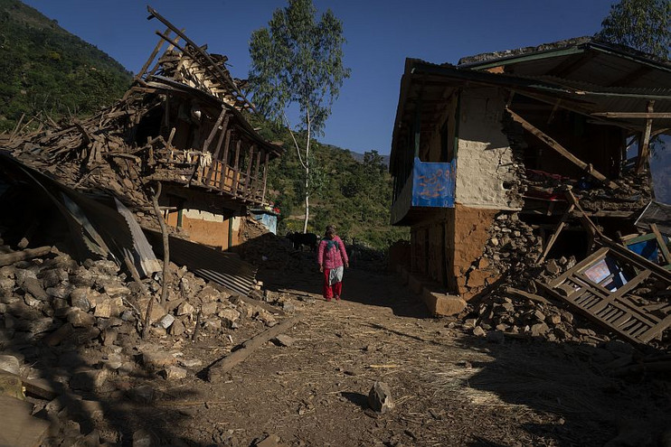 Θρήνος στο Νεπάλ για τους 157 νεκρούς που άφησε πίσω του ο σεισμός των 6,4 Ρίχτερ