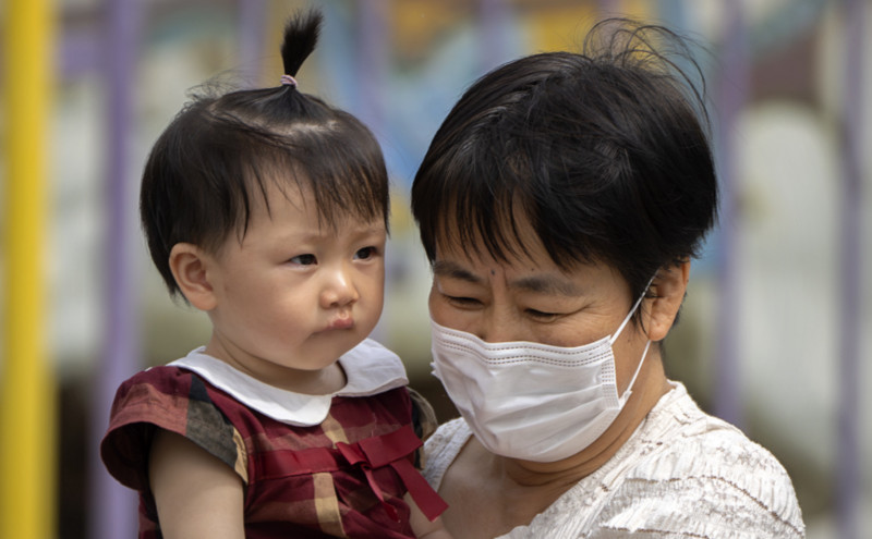 Μυστηριώδης πνευμονία σαρώνει στην Κίνα και γεμίζει τα νοσοκομεία