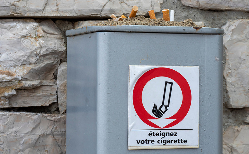 Ακριβότερο και δυσκολότερο γίνεται το κάπνισμα στη Γαλλία &#8211; Τα σκληρά μέτρα της κυβέρνησης