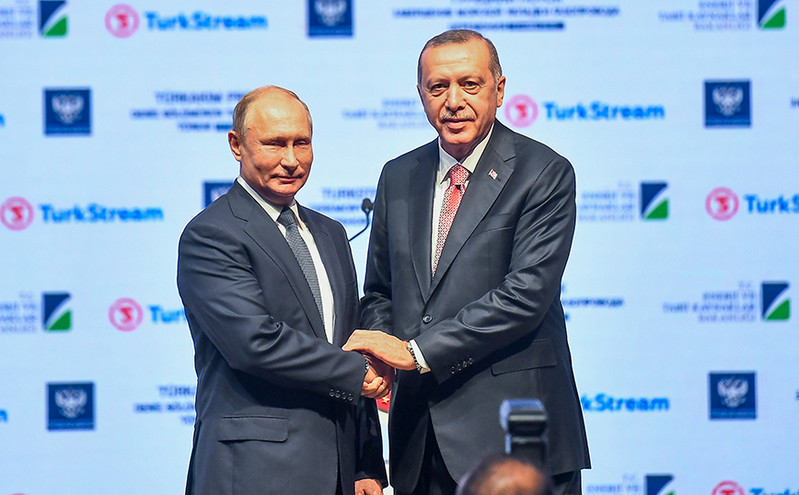 Πώς η Τουρκία βοηθάει τη Ρωσία να παρακάμψει τις κυρώσεις και να ενισχύσει τη στρατιωτική μηχανή της