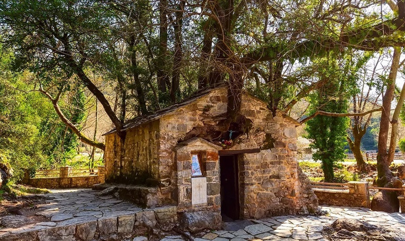Μία από τις πιο περίεργες εκκλησίες της Ελλάδας