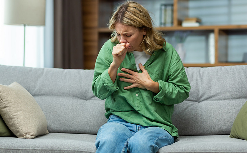 Ποια είναι η διαφορά ανάμεσα στην «περιπατητική πνευμονία» και στην πνευμονία; &#8211; Όλα τα συμπτώματα