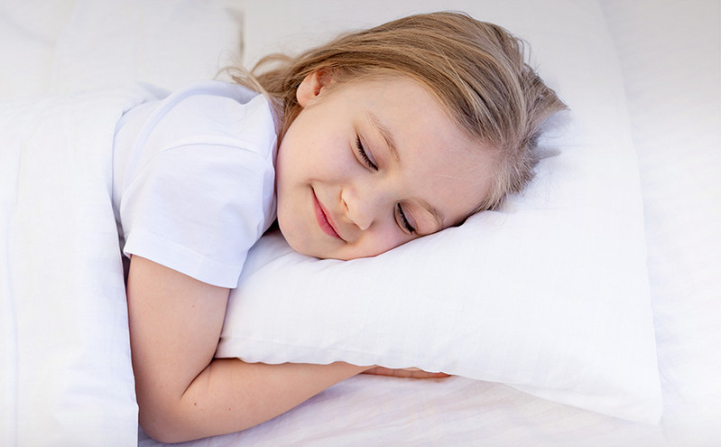 Πώς θα βοηθήσεις το παιδί σου να χτίσει μια ρουτίνα ύπνου