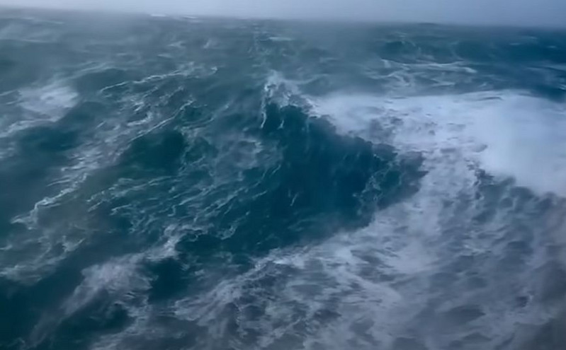 Τρόμος σε κρουαζιερόπλοιο στη Βόρεια Θάλασσα &#8211; Το χτύπησαν κύματα 20 μέτρων