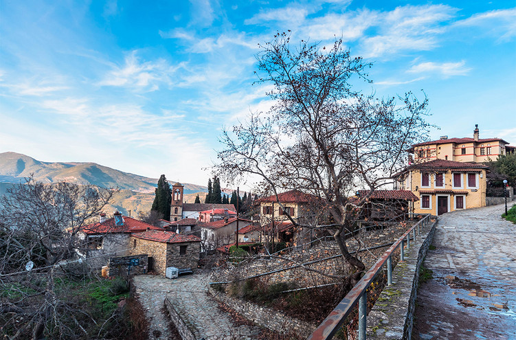 Αμπελάκια: Το χωριό στον Κίσσαβο που ο χρόνος μοιάζει να έχει σταματήσει
