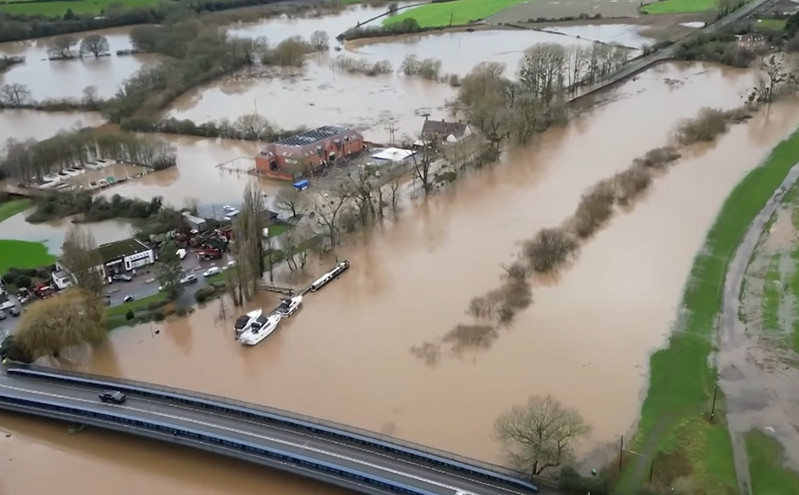 Η καταιγίδα Χενκ σαρώνει το Ηνωμένο Βασίλειο &#8211; Προειδοποιήσεις για πλημμύρες, χιλιάδες νοικοκυριά χωρίς ρεύμα