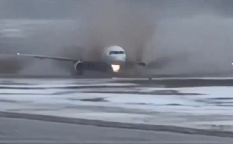 Τον τρόμο έζησαν 179 επιβάτες στη Λιθουανία &#8211; Το αεροπλάνο έφυγε από τον διάδρομο λόγω πάγου και έπεσε σε λάσπες