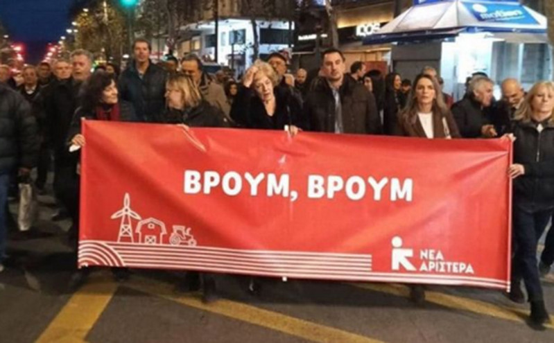 Αυτοτρολάρεται ο Αλέξης Χαρίτσης με το πανό της Νέας Αριστεράς: «Έκλαψα λίγο»