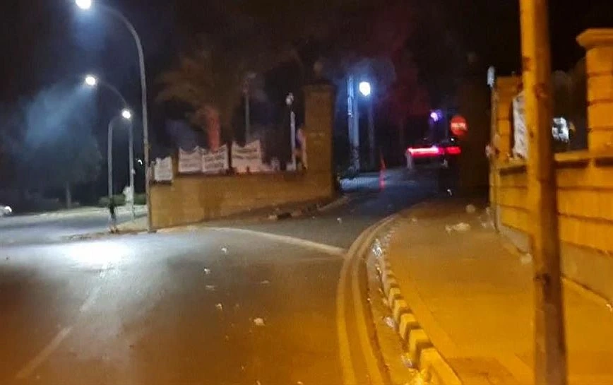 Κύπρος: Επίθεση στο προεδρικό Μέγαρο της Κύπρου από αρνητές των μέτρων κατά του κορονοϊού! Κύπρος ο λαός ξεκίνησε εξέγερση εναντίον της Νέας Τάξης Πραγμάτων !