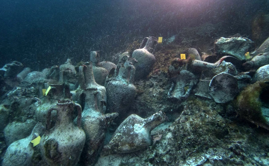 https://www.newsbeast.gr/image/s870x/webp/file/files/1/2021/10/Greece-Diving-Ancient-Wrecks.jpg