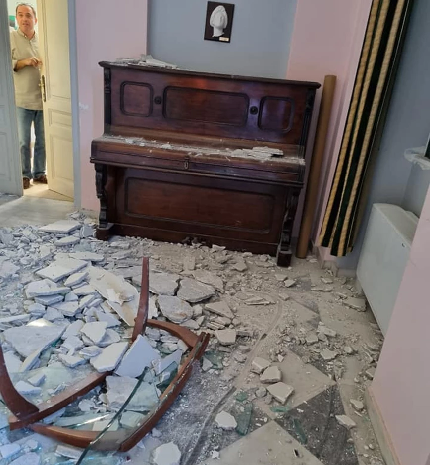 Κατέρρευσε το δημαρχείο της ανατολικής Σάμου Κατέρρευσε το δημαρχείο της ανατολικής Σάμου