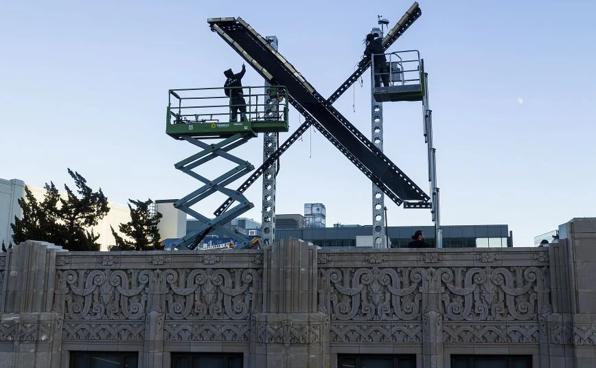 Σάλος με τον Έλον Μασκ, «κατέβασε» την πινακίδα «Χ» από τα γραφεία στο Σαν Φρανσίσκο