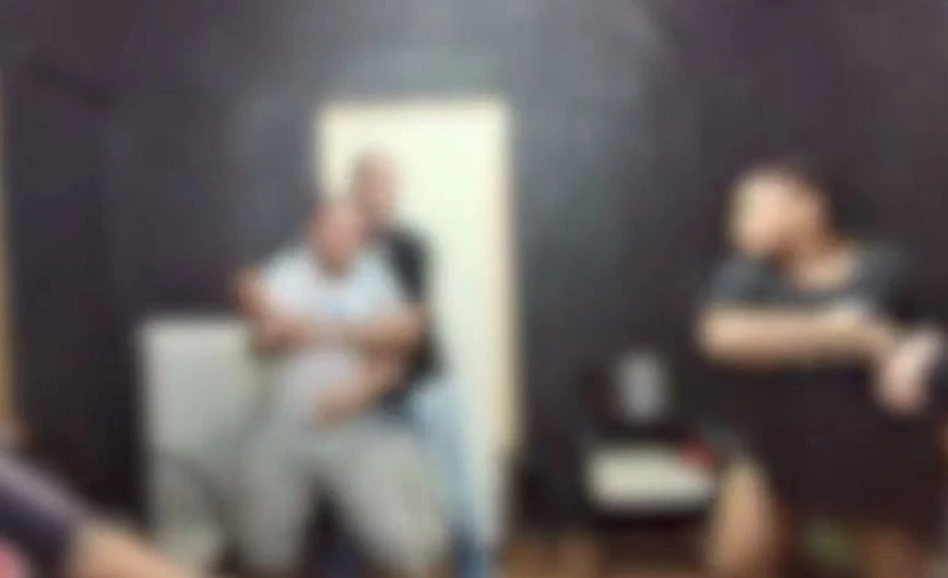 Βίντεο σοκ με τον 42χρονο να κακοποιεί το κορίτσι και τον άνδρα με νοητική στέρηση – Χιλιάδες άτομα παρακολουθούσαν live