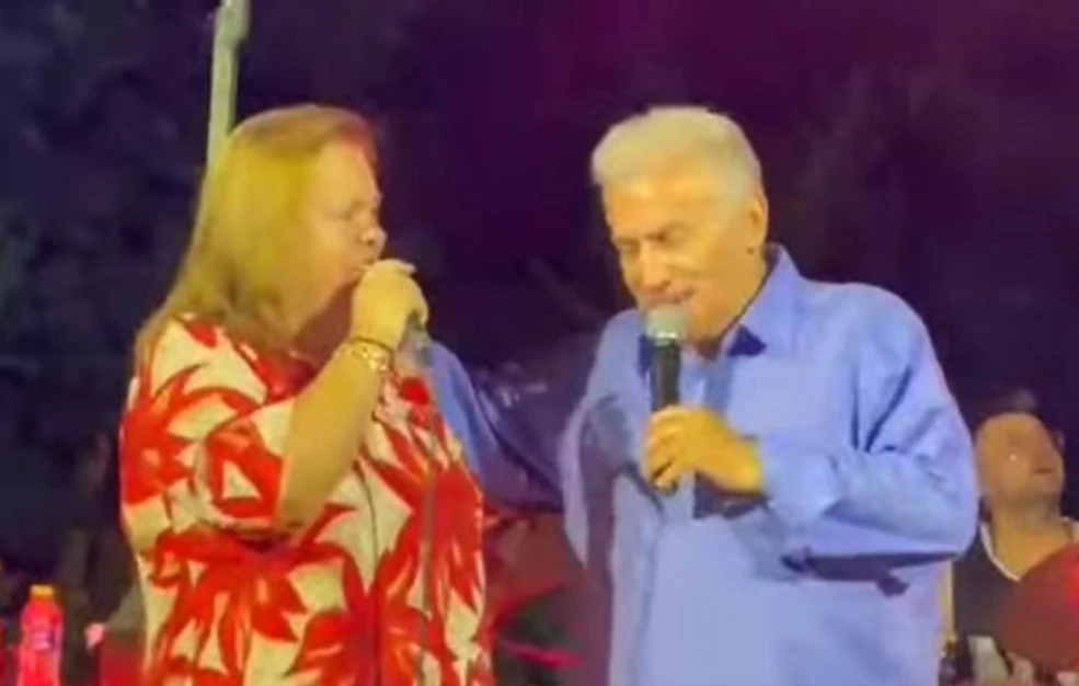 «Στου παιδιού μου τη χαρά» τραγούδησαν Παναγιώτης Ψωμιάδης και Έφη Θώδη σε πανηγύρι στη Μαγνησία