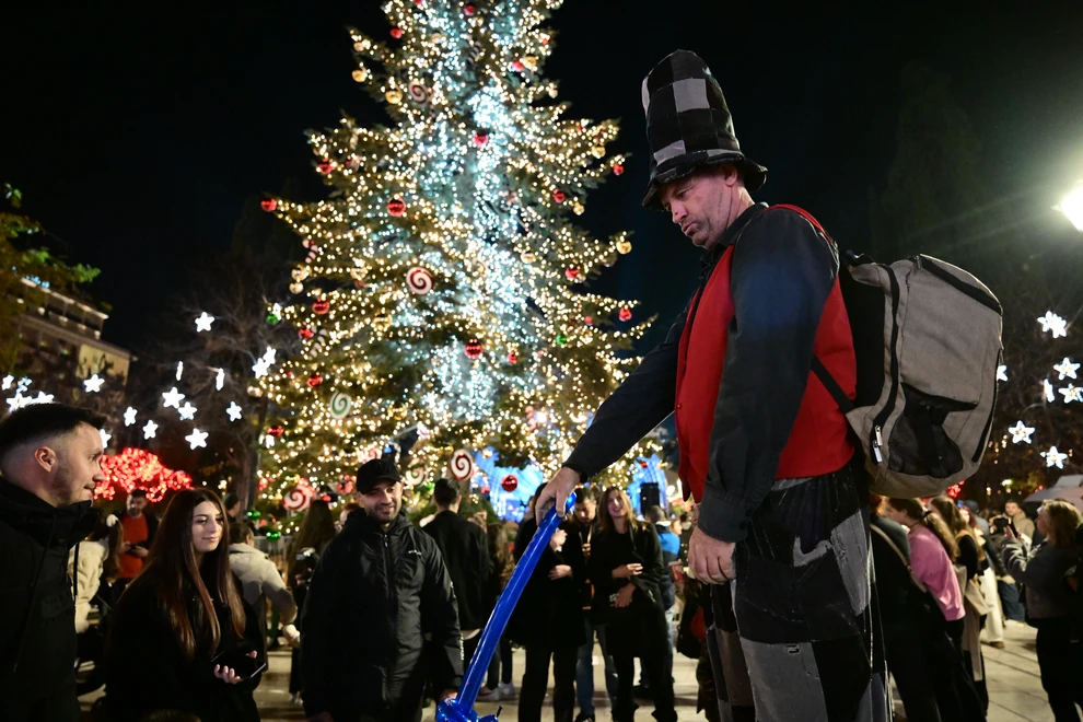 https://www.newsbeast.gr/image/s990x/webp/file/files/1/2024/11/6389889.jpg