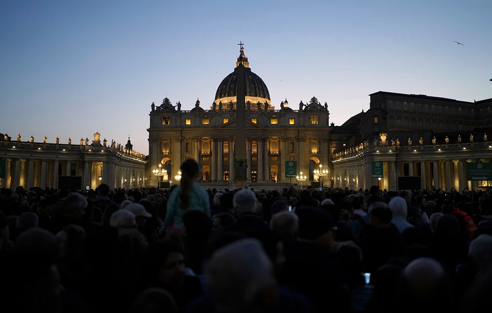 https://www.newsbeast.gr/image/s990x/webp/file/files/1/2025/04/pope2-5.jpg